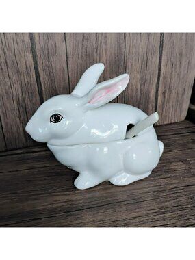 Bordallo Pinheiro White Bunny Rabbit Figural Gravy Dish Bowl With Lid & Spoon